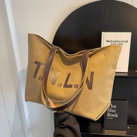 شنطة نسائي كبيره الحجم بتصميم حروف