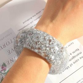 سوار دائري شفاف من الراتينج بتصميم بسط وعصري للسيدات