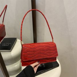 شنطة يد نسائي مربعة الشكل