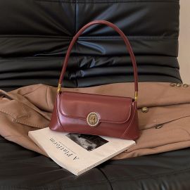 حقيبة كتف صغيرة وفاخرة بتصميم عصري وانيق 