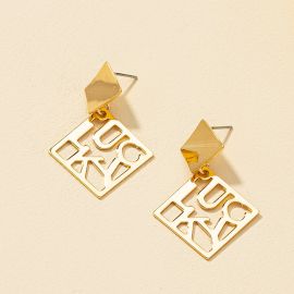 اقراط نسائية مربعه الشكل