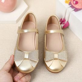 حذاء ذات نعل مسطح مزينة بفيونكة للبنات