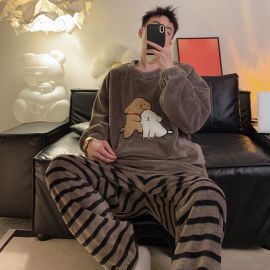 بجامات شتويه رجاليه ذات انماط متعدده