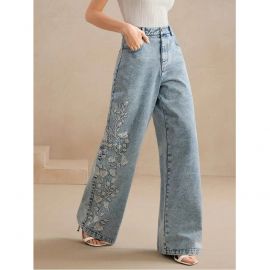 بنطلون جينز مزين بتطريزات مصنوع من قماش الدنيم للسيدات