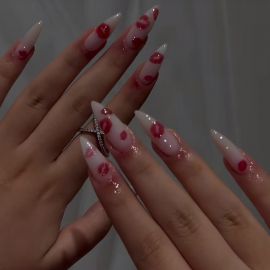 ٢٤ قطعة أظافر قابلة للارتداء على شكل لوزة برسمة شفاة