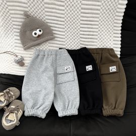 بنطلون شتوي ودافئ للأطفال، بتصميم مزود بجيوب جانبية وطبعة قطة لطيفة، ومصنوع من قماش سميك مبطن بالصوف 