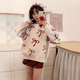 كنزة صوفية منقوشة بفيونكات ومطرزة بلؤلؤ للنساء