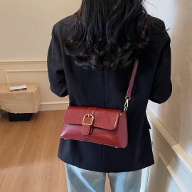 حقيبة كتف بتصميم كلاسيكي أنثوي ناعم لإطلالة متكاملة