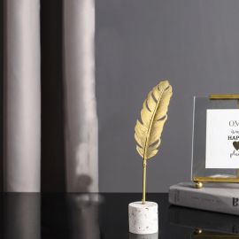 تحفه بنمط ريشه ذهبيه