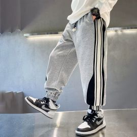 بنطلون كاجوال ولادي بخطوط جانبية