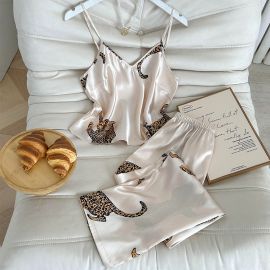 مجموعة بيجامات بطبعة جلد النمر بنطلون وحمالات من الحرير الصناعي