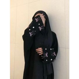 عباية نسائي سودا مزينه بنقوش وردي