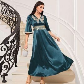 جلابية انيقة مزينة بالترتر