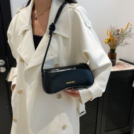 شنطه نسائي صغيره الحجم بحزام قابل للتعديل