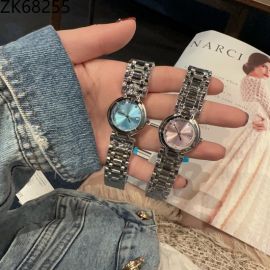 ساعة يد نسائية بهيكل وحزام من الفولاذ المقاوم للصدأ بتصميم دائري 