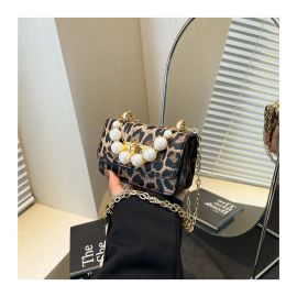 شنطه نسائي حجم صغير مزينه بلؤلؤ