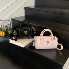  حقيبة نسائية تتميز بفيونكا  