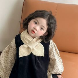 وشاح كوري بناتي قصير التصميم الصغار بسيط بلون سادة، وشاح رقبة أنيق للأطفال برقبة متقاطعة