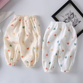 بنطلون قطني للأطفال بتصميم واسع وفضفاض، مطبوع عليه قلوب ملونة بتصميم خصر مطاطي