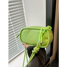 حقيبة نسائية ذات حزام مزين بسلسلةوعقدة 