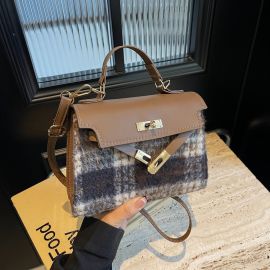 حقيبة ايرمز صغيره الحجم بتصميم كاروهات