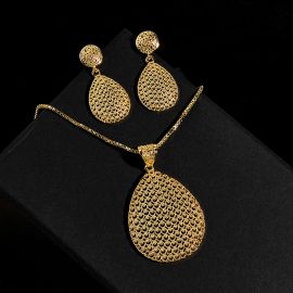 طقم نسائي ناعم للنساء