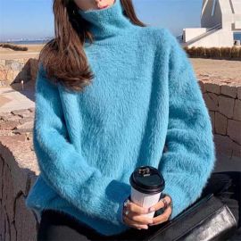 فنيلة سميكة مكممة وياقة عالية بتصميم شتوي للنساء 