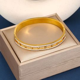 سوار نسائي مزين بحجرالراين