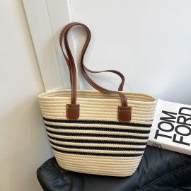 شنطة كتف نسائي مزينه بخطوط