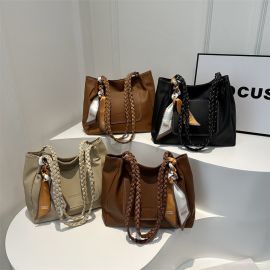 شنطه كتف نسائي مع قلاده