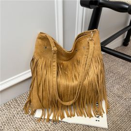 شنطة كتف نسائيه بتصميم عصري