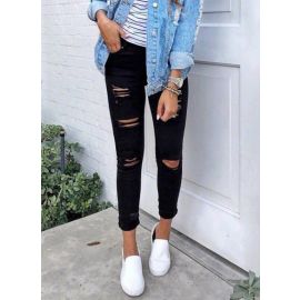 بنطلون نسائي ممزق