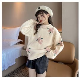 سويت شيرت بناتي مزين بورود