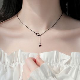 سلس وإساورة نسائي شكل كوكب