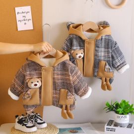 جاكت ولادي بنمط كاروهات مع غطاء للراس