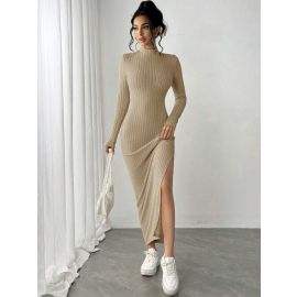 فستان شتوي بياقه عاليه ووفتحه جانبيه