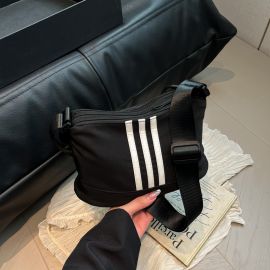 شنطه نسائي بنمط رياضي