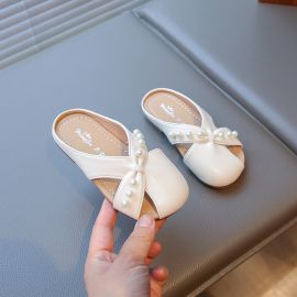 حذاء مسطح للبنات مزين بلؤلؤ