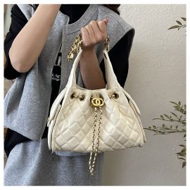 شنطة كتف نسائي مع جيوب جانبية