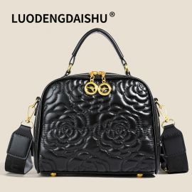 حقيبة نسائية كلاسيكية منقوشة