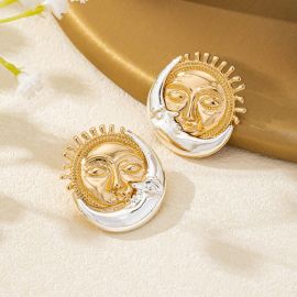 اقراط نسائي على شكل هلال