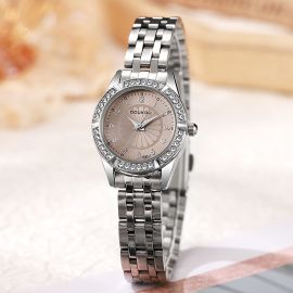 ساعة لامعة وساحرة برأس دائري وبتصميم عصري ومبتكر