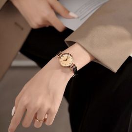 ساعة كوارتز نسائية بحزام جلدي خفيف فاخر