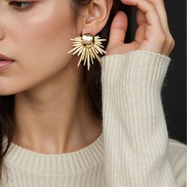 اقراط نسائي على شكل نصف شمس