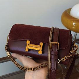 حقيبه نسائي مزينه بسلاسل