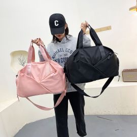 حقيبة سفر يدوية محمولة على الكتف بتصميم ذكي وأنيق 