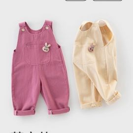 أفرول قطني بجيب أمامي وتعليقة كرتونية للفتيات الرضع