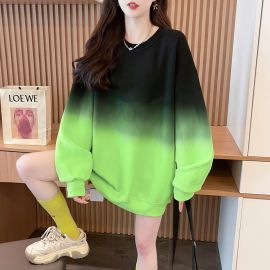 سويت شيرت بتصميم كلاسيكي برقبة دائرية وألوان متدرجة للسيدات