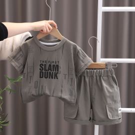 طقم صيفي بستايل كاجوال بخامة ناعمة وقصة مريحة للاستخدام اليومي للأولاد