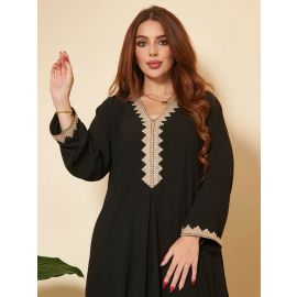 جلابية نسائية مزينة بمقاش الدانتيل